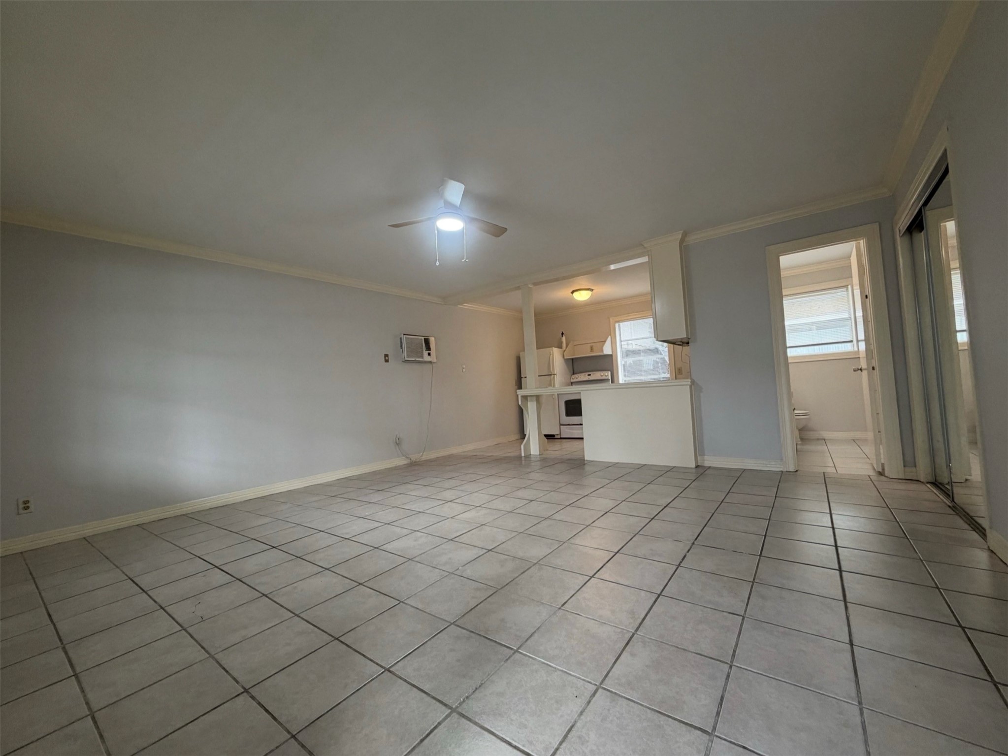 613 Pacific Street, Unit 1 Houston, TX 77006 - Photo 19 of 28 a view of an empty room and window