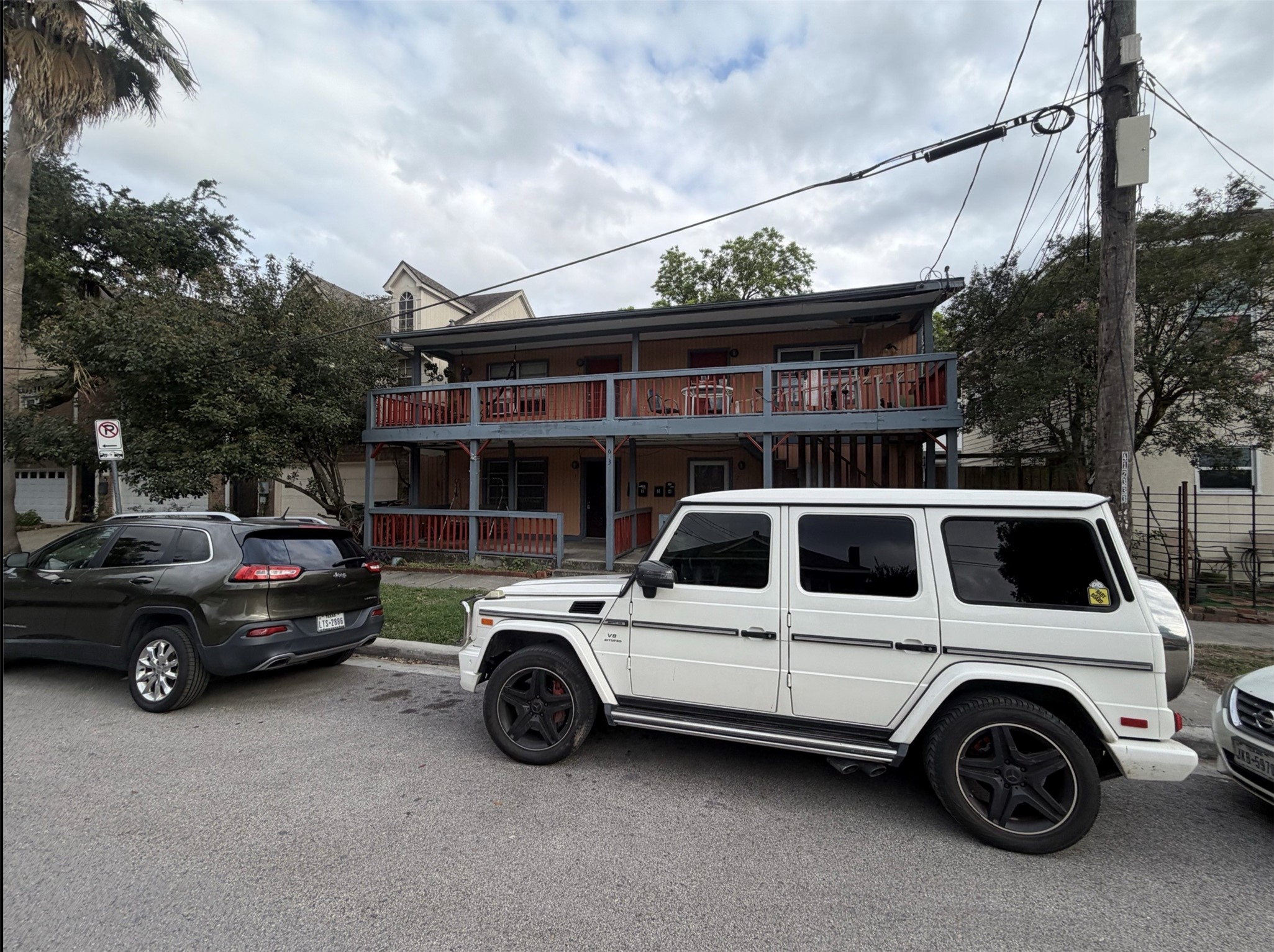 613 Pacific Street, Unit 1 Houston, TX 77006 - Photo 26 of 28 a view of a car parked in front of a house
