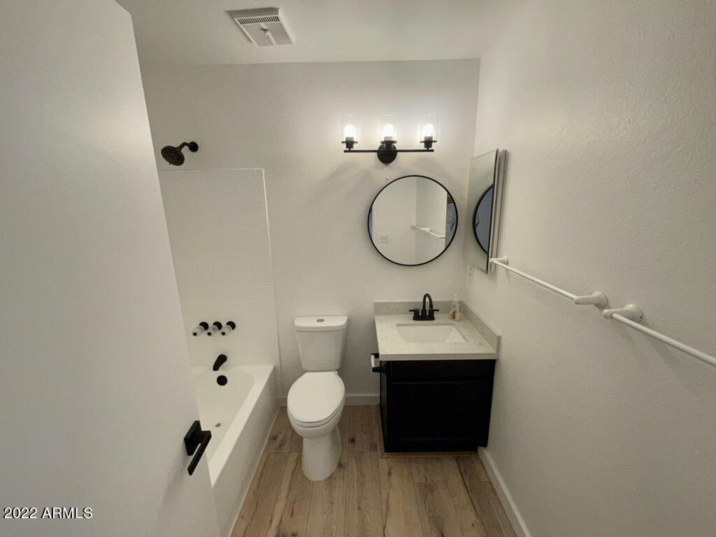 1428 East Carter Road Phoenix, AZ 85042 - Photo 11 of 21 GUEST BATH