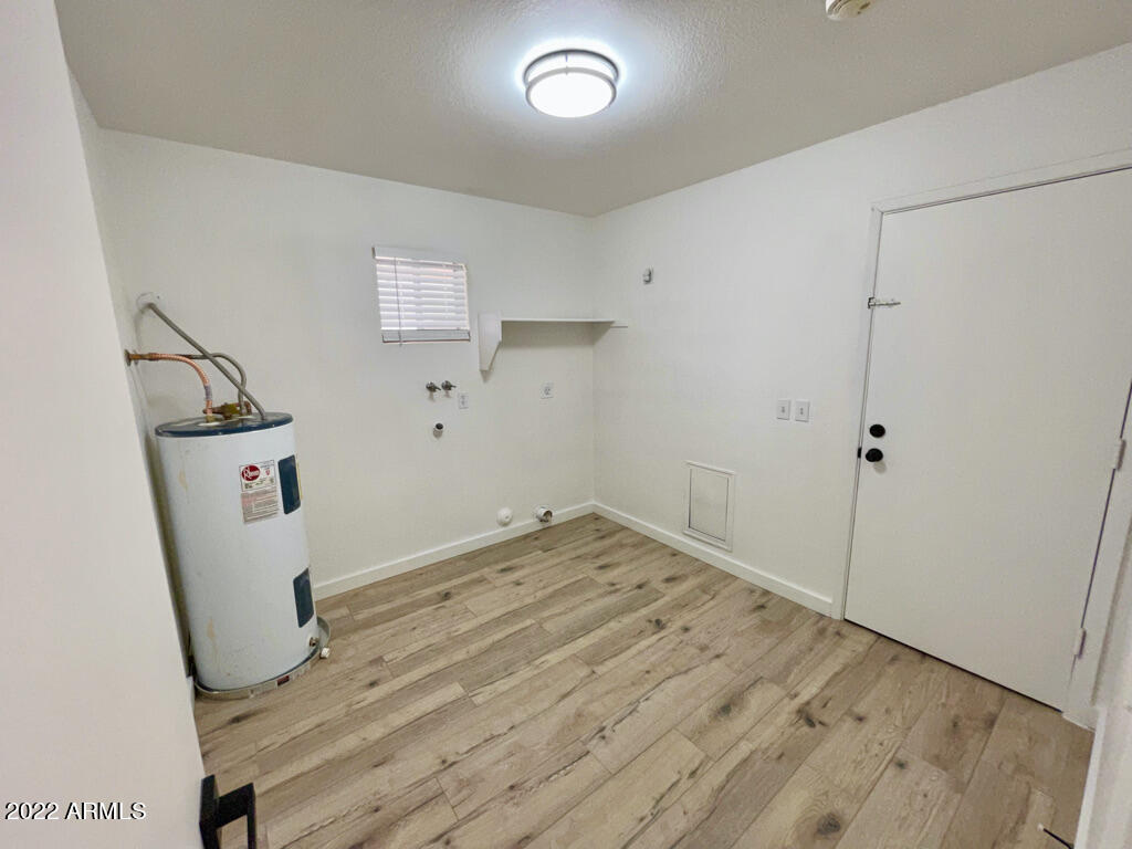 1428 East Carter Road Phoenix, AZ 85042 - Photo 18 of 21 LARGE LAUNDRY