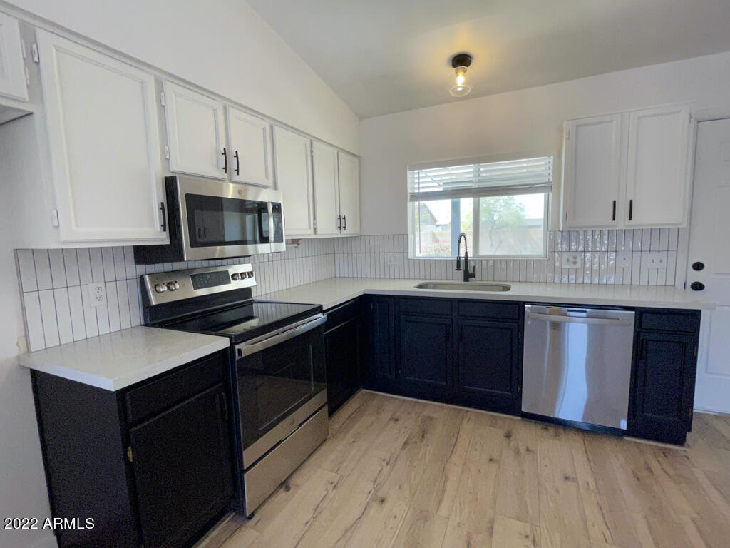 1428 East Carter Road Phoenix, AZ 85042 - Photo 7 of 21 KITCHEN