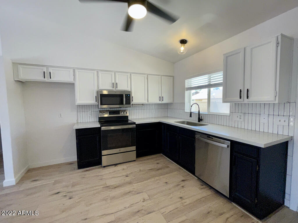 1428 East Carter Road Phoenix, AZ 85042 - Photo 8 of 21 KITCHEN