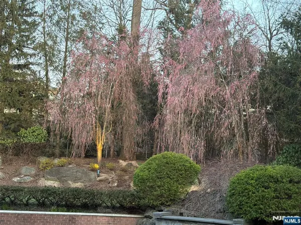 $4,590,000 | 67 Adams Drive, Cresskill, NJ 07626