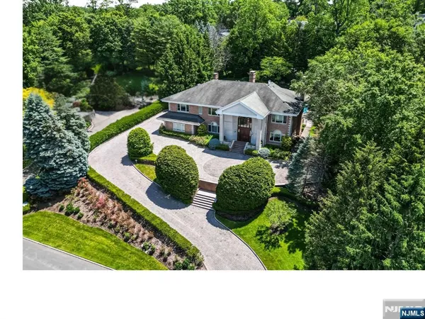 $4,590,000 | 67 Adams Drive, Cresskill, NJ 07626