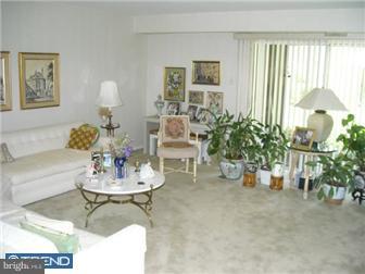 72106 Delaire Landing Road, Unit 106 Philadelphia, PA 19114 - Photo 4 of 7 Living Room