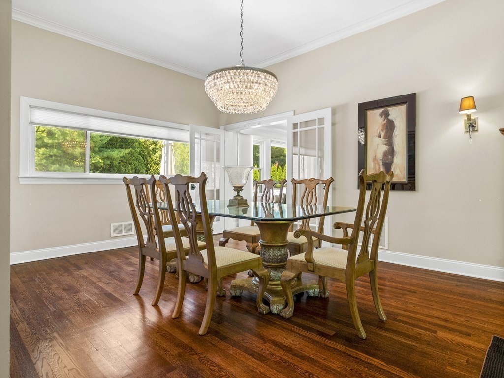 91 Lagrange Street Chestnut Hill, MA 02467 - Photo 8 of 36 Gallery Image 8
