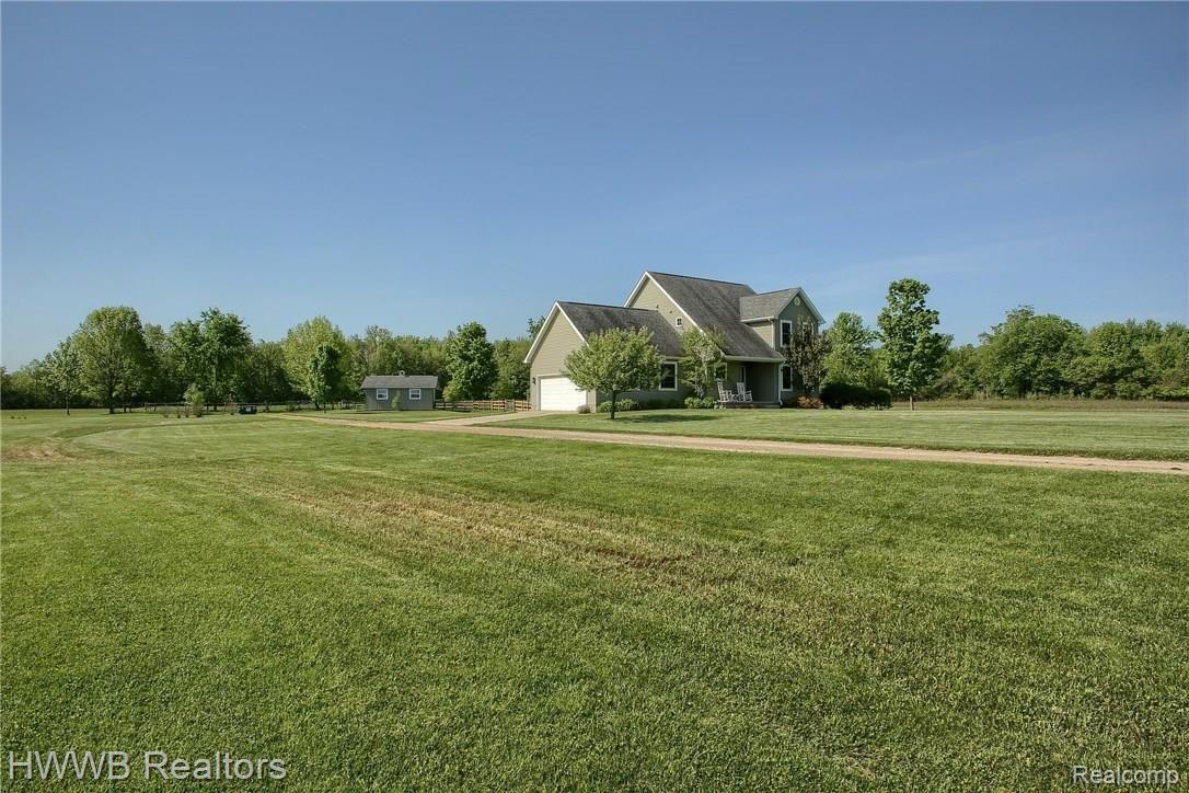 687 Mountview Road Lapeer, MI 48446 - Photo 5 of 38 Frontyard.jpg