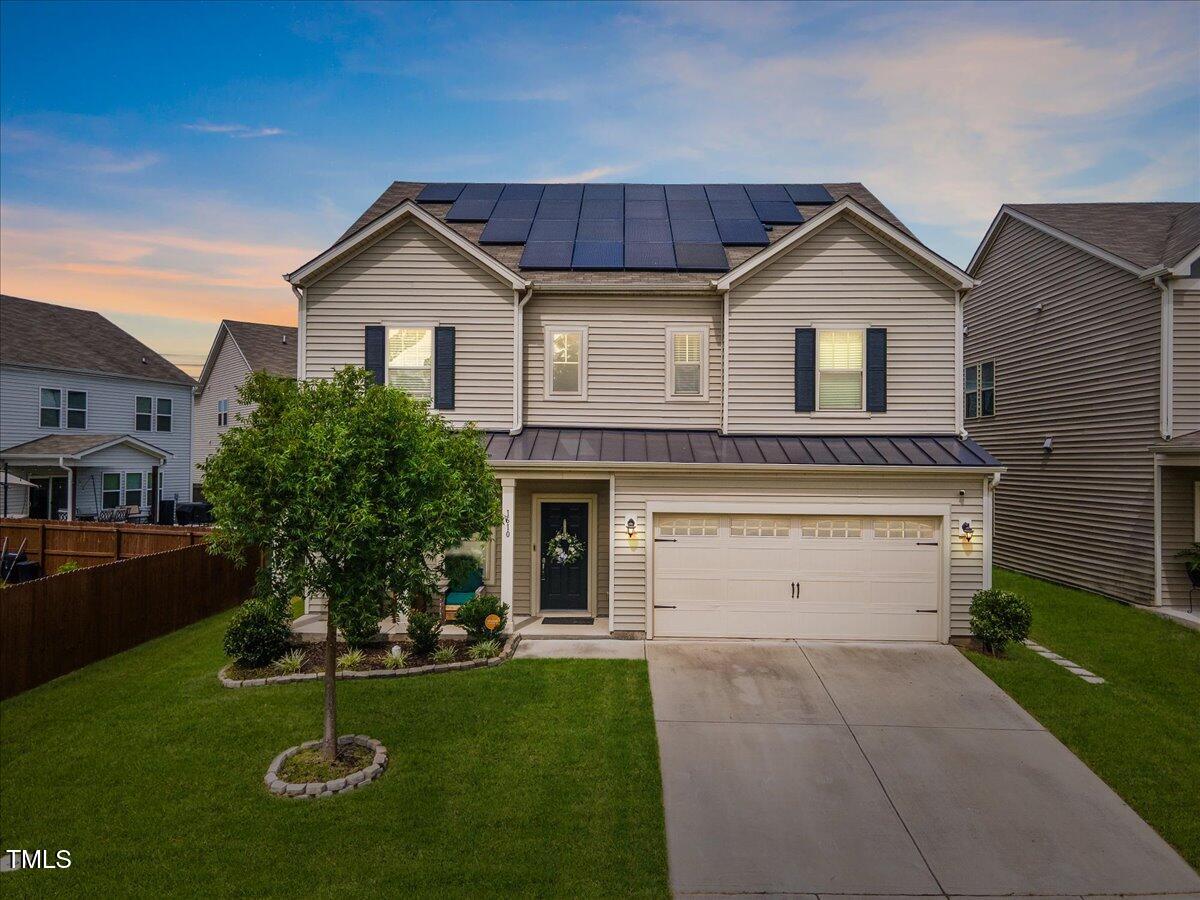 a view of a house with backyard and garden