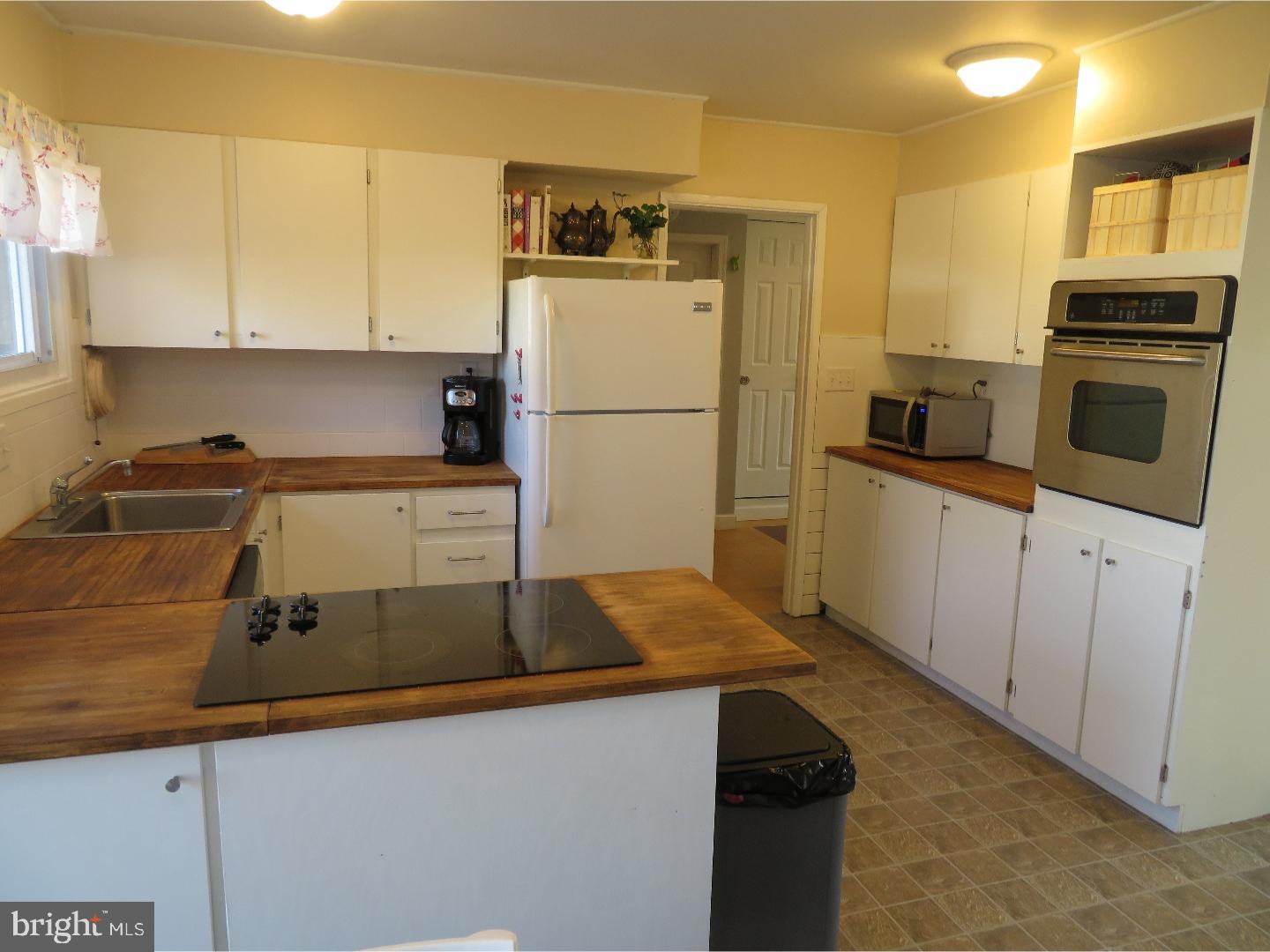57 Fallenrock Road Levittown, PA 19056 - Photo 2 of 25 Kitchen