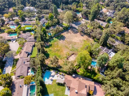 an aerial view of house with yard and mountain view in back
