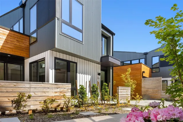 an aerial view of residential house with outdoor space and lake view