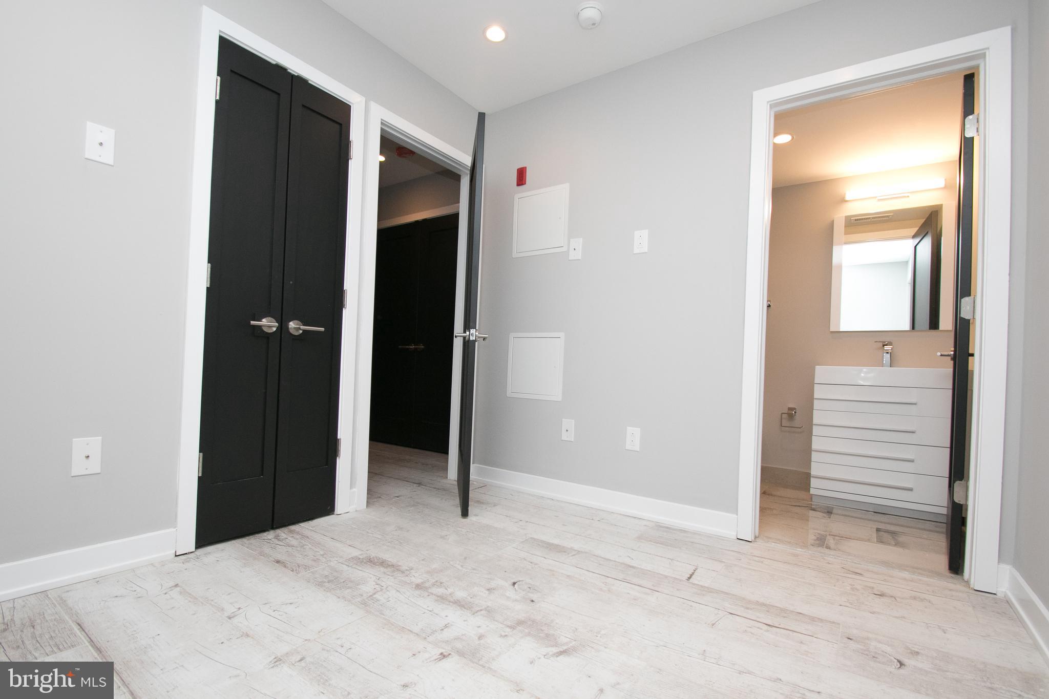 755 North Capitol Street Philadelphia, PA 19130 - Photo 18 of 47 an empty room with closet and a bathroom