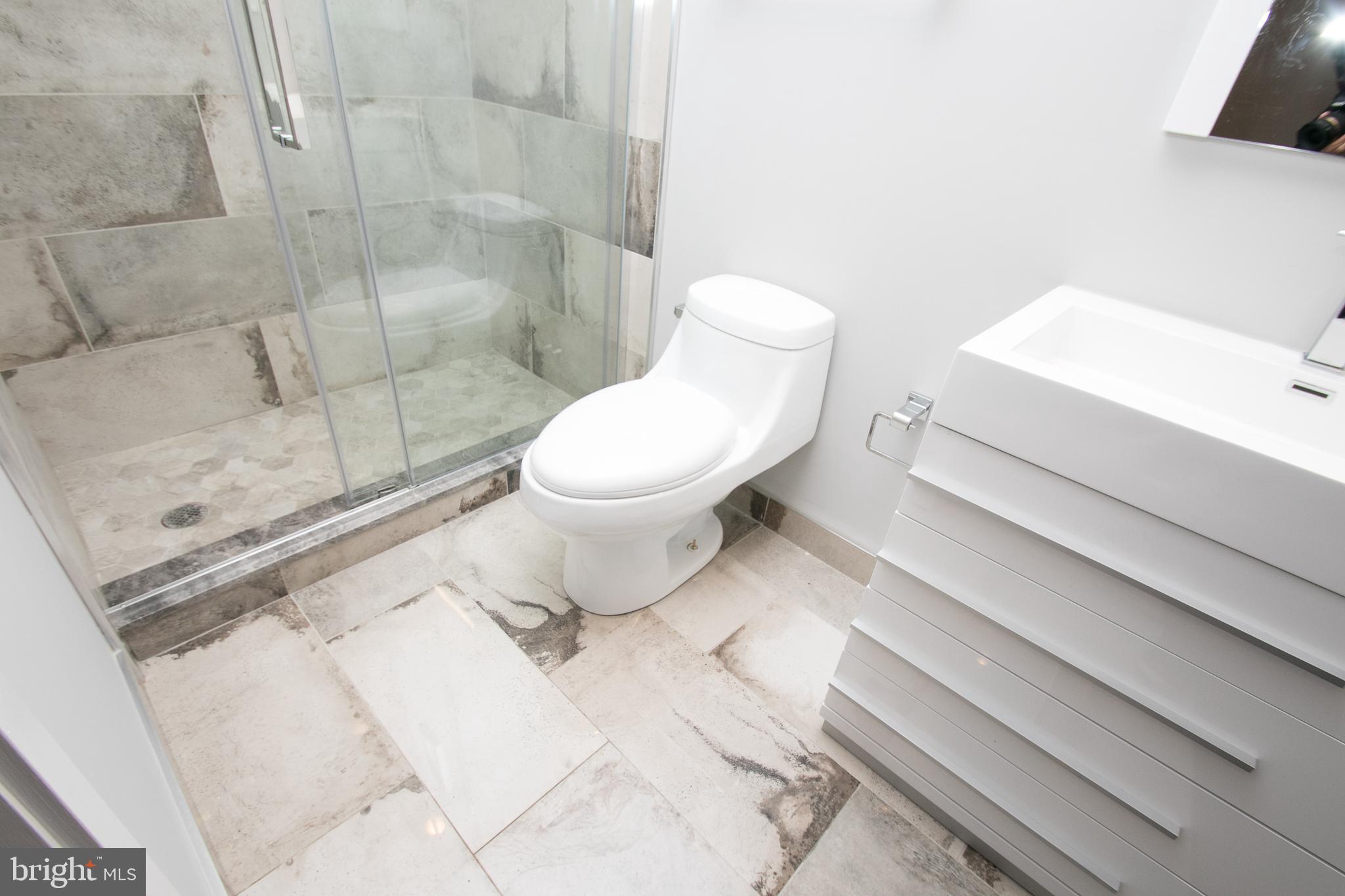 755 North Capitol Street Philadelphia, PA 19130 - Photo 19 of 47 a bathroom with a toilet and a shower