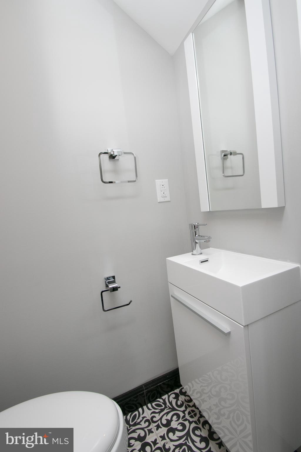 755 North Capitol Street Philadelphia, PA 19130 - Photo 22 of 47 a bathroom with a sink toilet and shower