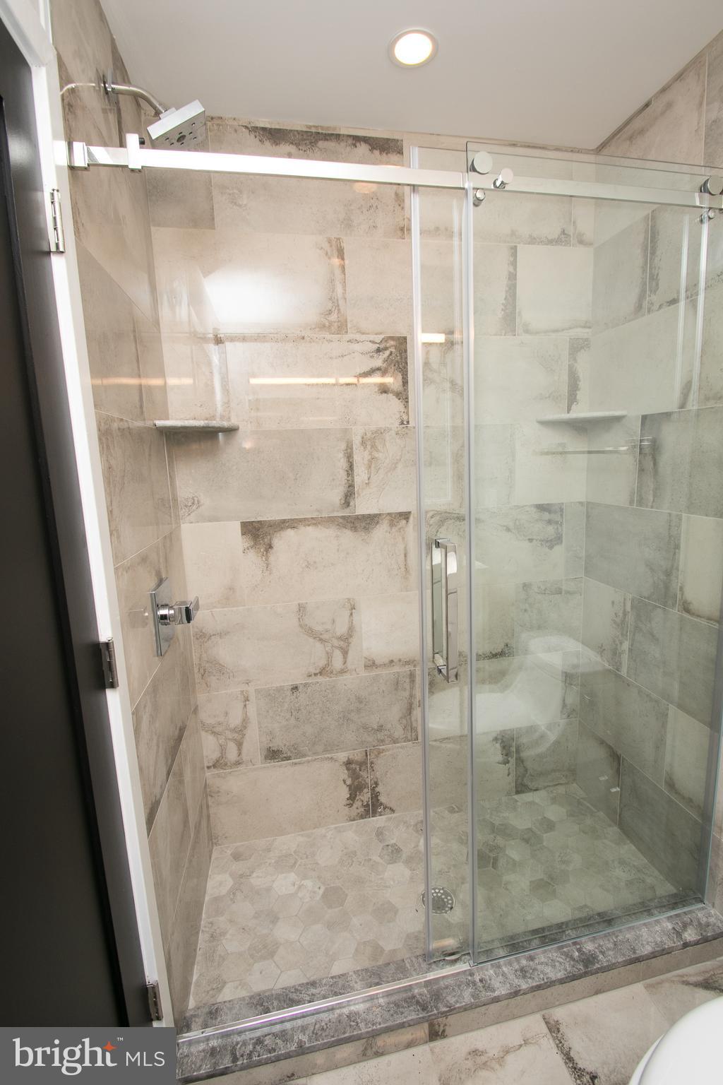755 North Capitol Street Philadelphia, PA 19130 - Photo 39 of 47 a bathroom with a shower