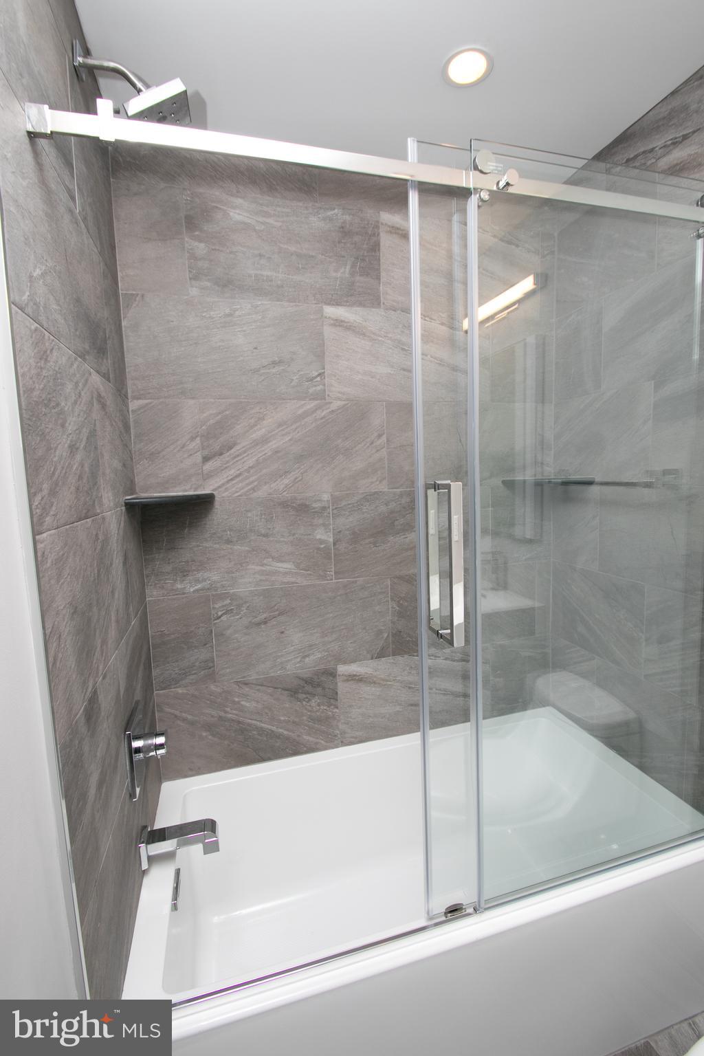 755 North Capitol Street Philadelphia, PA 19130 - Photo 42 of 47 a bathroom with a bathtub and a shower