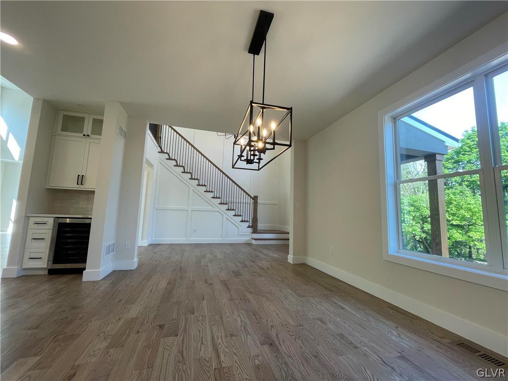 DINING ROOM AND BEVERAGE CENTER