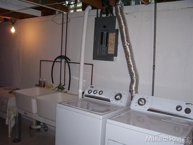 1079 Hemlock Drive Rochester, MI 48307 - Photo 40 of 53 33.jpg