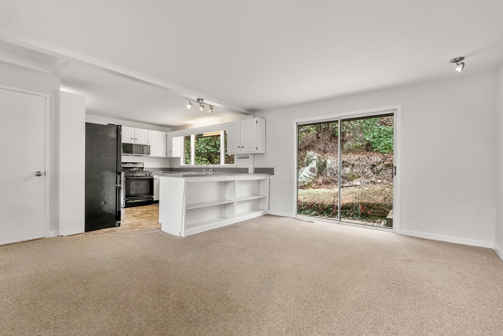 7 Walker Road Manchester, MA 01944 - Photo 5 of 25 Gallery Image 5