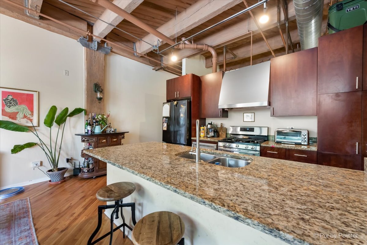 1040 West Adams Street, Unit 104 Chicago, IL 60607 - Photo 6 of 34