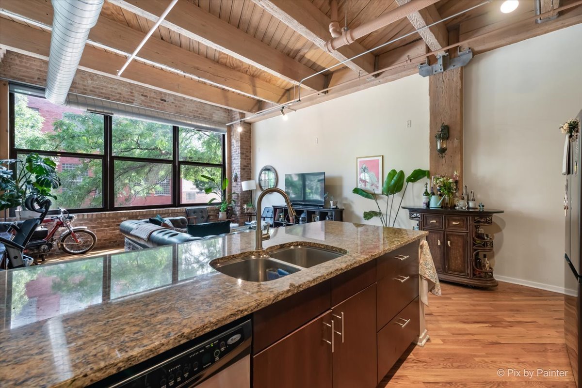 1040 West Adams Street, Unit 104 Chicago, IL 60607 - Photo 8 of 34