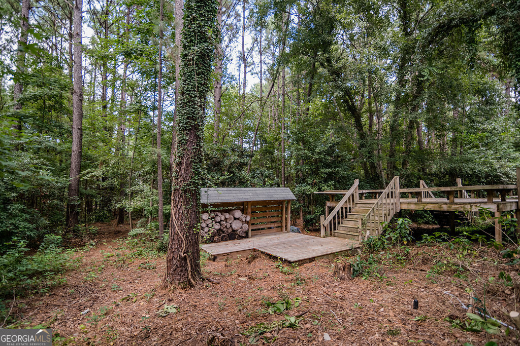 106 Baymeadow Point Savannah, GA 31405 - Photo 11 of 30 a view of a chairs and table in the backyard
