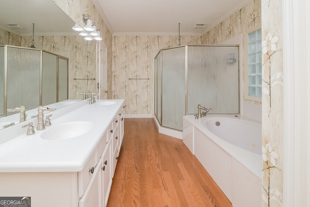 106 Baymeadow Point Savannah, GA 31405 - Photo 10 of 30 a spacious bathroom with a tub sink shower and mirror