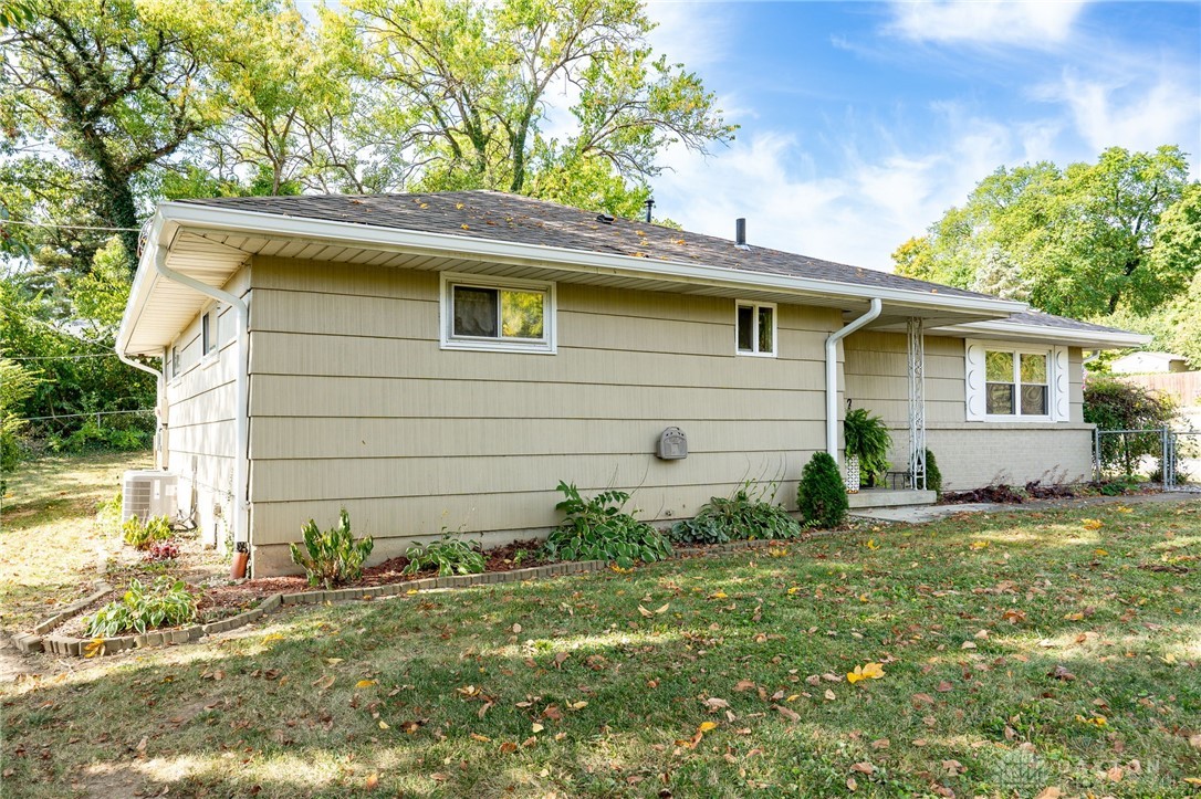 95 New London Road Hamilton, OH 45013 - Photo 3 of 31 Gallery Image 3