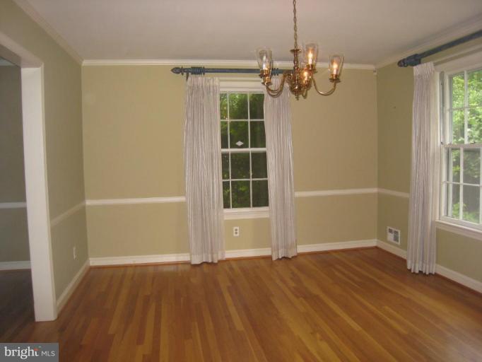 239 Providence Road Annapolis, MD 21409 - Photo 3 of 24 Spacious dining room, perfect for entertaining!