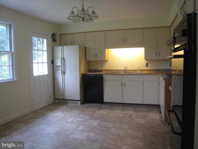239 Providence Road Annapolis, MD 21409 - Photo 4 of 24 Large open kitchen w/ room for casual dining table