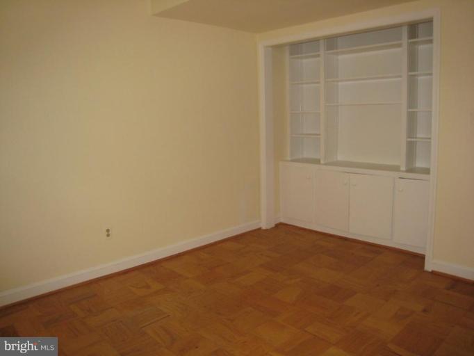 239 Providence Road Annapolis, MD 21409 - Photo 10 of 24 4th bd is currently used as an office w/ built-ins