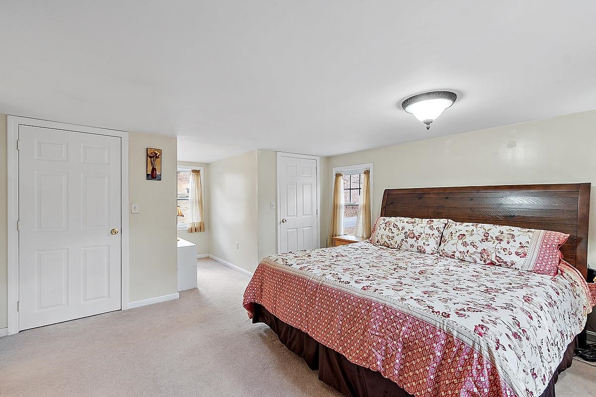 63 Tallant Road Pelham, NH 03076 - Photo 11 of 40