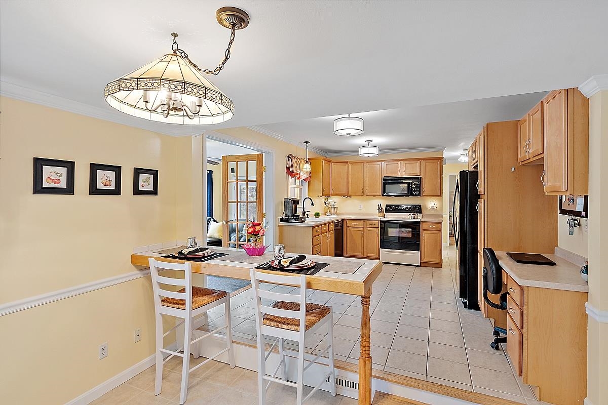 63 Tallant Road Pelham, NH 03076 - Photo 14 of 40