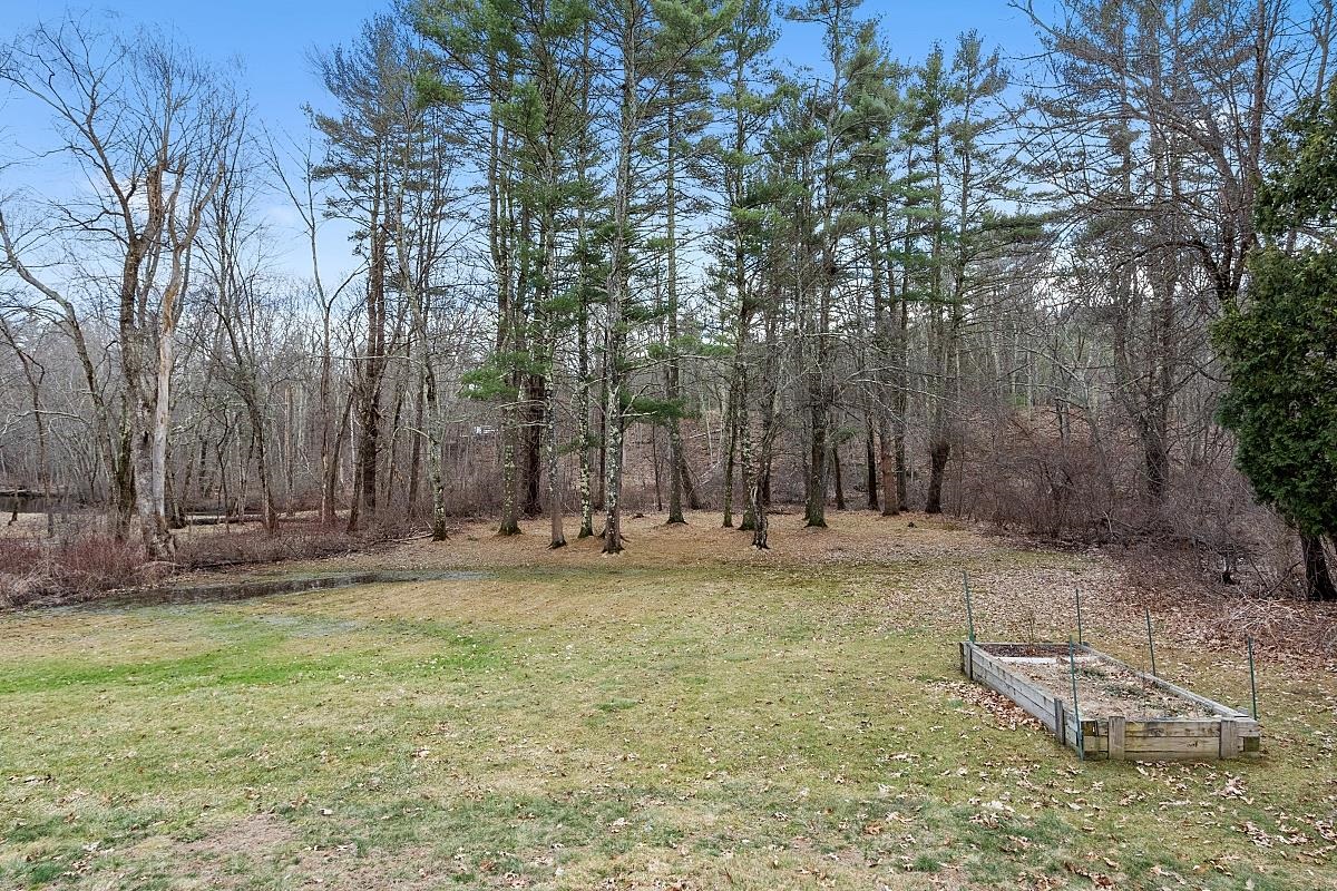 63 Tallant Road Pelham, NH 03076 - Photo 19 of 40