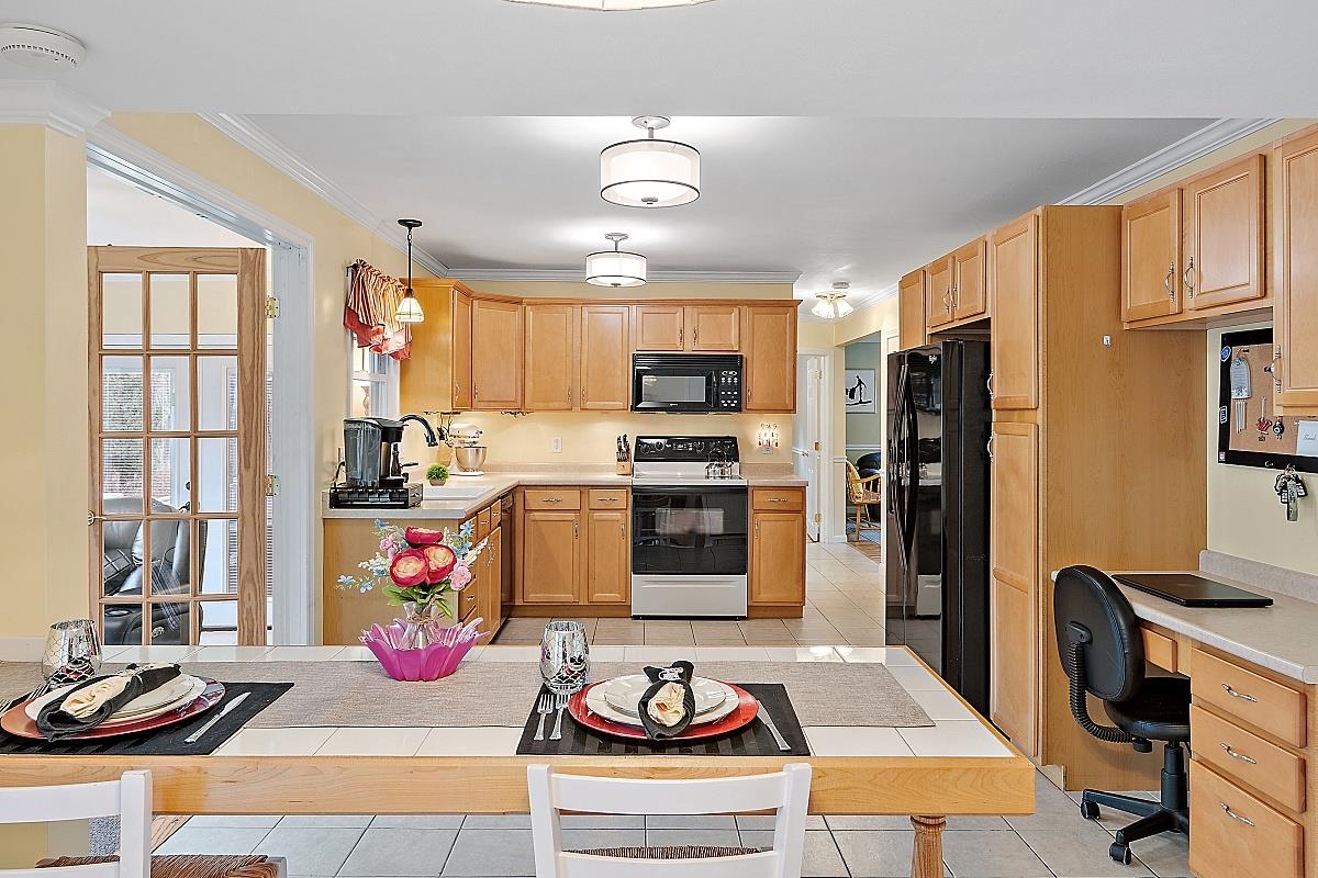 63 Tallant Road Pelham, NH 03076 - Photo 36 of 40