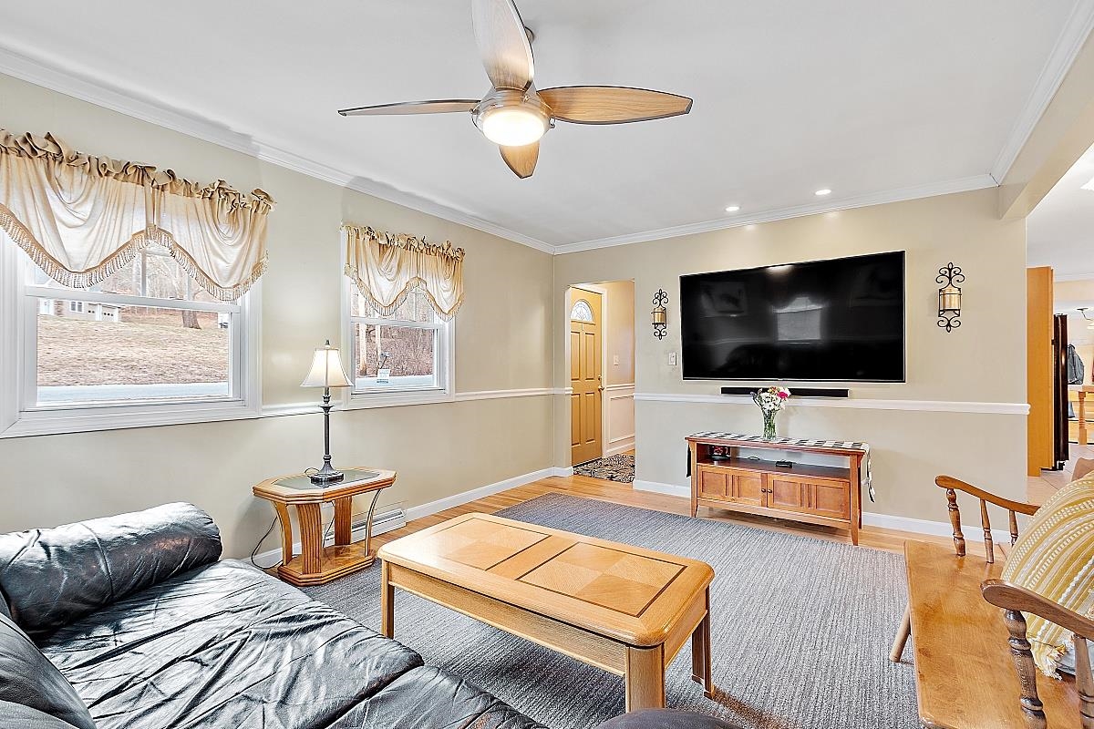 63 Tallant Road Pelham, NH 03076 - Photo 6 of 40