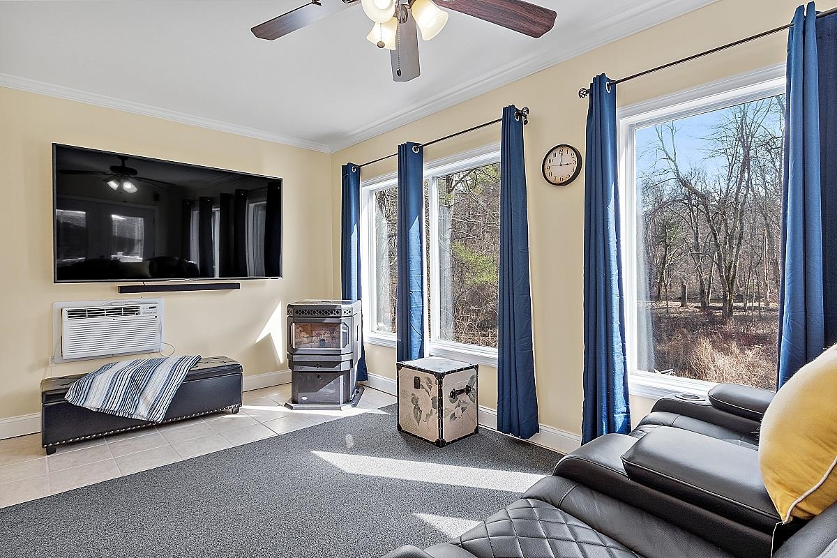 63 Tallant Road Pelham, NH 03076 - Photo 8 of 40