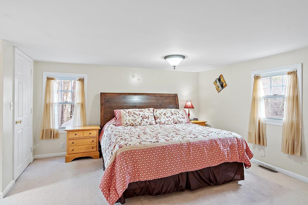 63 Tallant Road Pelham, NH 03076 - Photo 9 of 40