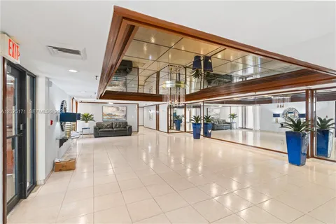 $285,000 | 671 Northeast 195th Street, Unit 121E, Miami, FL 33179