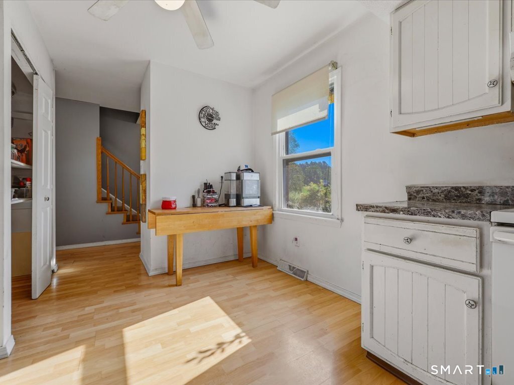 246 Reeds Gap Road, Unit 5C North Branford, CT 06472 - Photo 15 of 27 Kitchen eat in area