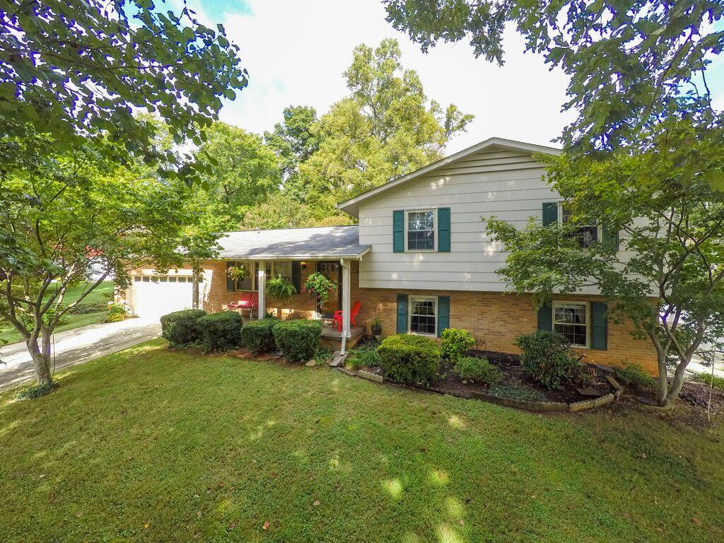 4605 Crestfield Road Knoxville, TN 37921 - Photo 2 of 28 COVERED FRONT PORCH