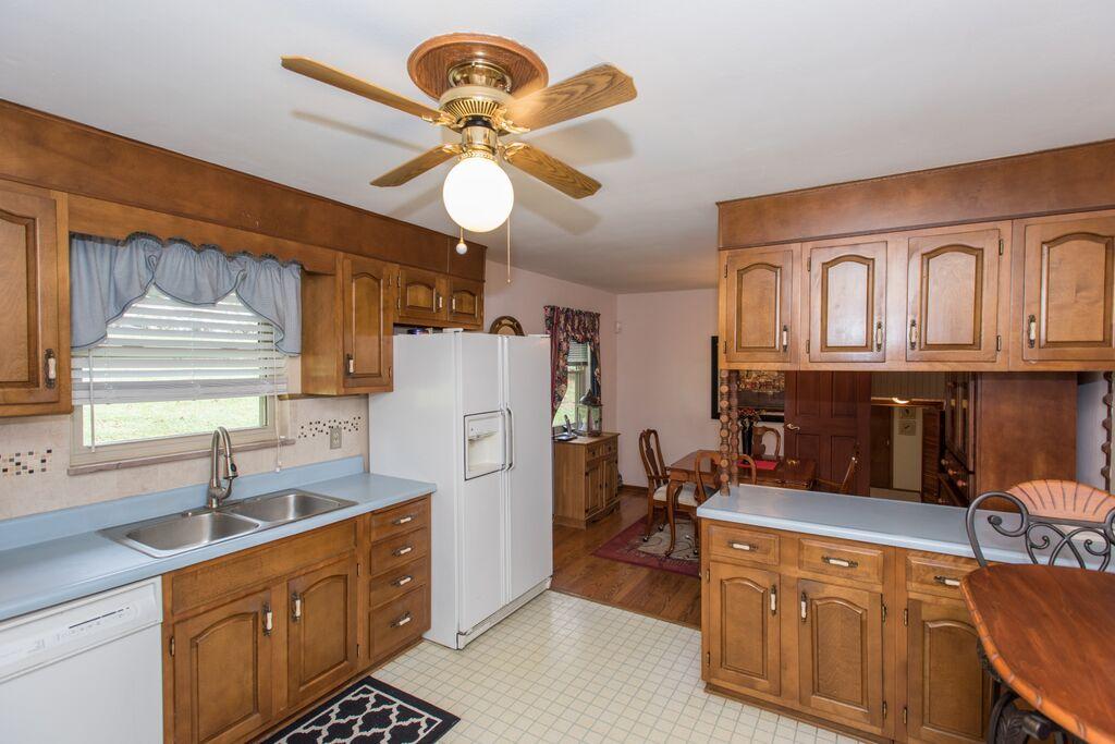 4605 Crestfield Road Knoxville, TN 37921 - Photo 11 of 28 KITCHEN, LOTS OF COUNTER TOP SPACE