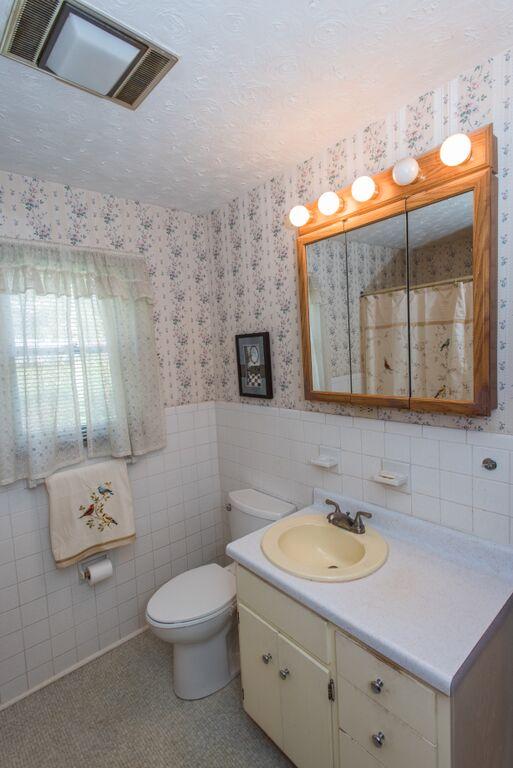 4605 Crestfield Road Knoxville, TN 37921 - Photo 19 of 28 FULL BATH, ANOTHER VIEW