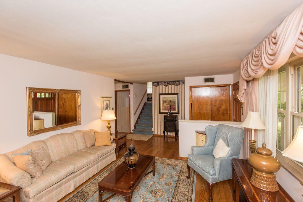 4605 Crestfield Road Knoxville, TN 37921 - Photo 3 of 28 FORMAL LIVING ROOM