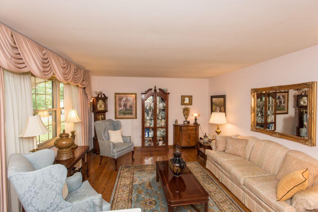 4605 Crestfield Road Knoxville, TN 37921 - Photo 5 of 28 LIVING ROOM, VIEW 3