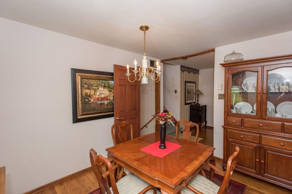 4605 Crestfield Road Knoxville, TN 37921 - Photo 9 of 28 BREAKFAST ROOM, LOOKING INTO LIVING ROOM
