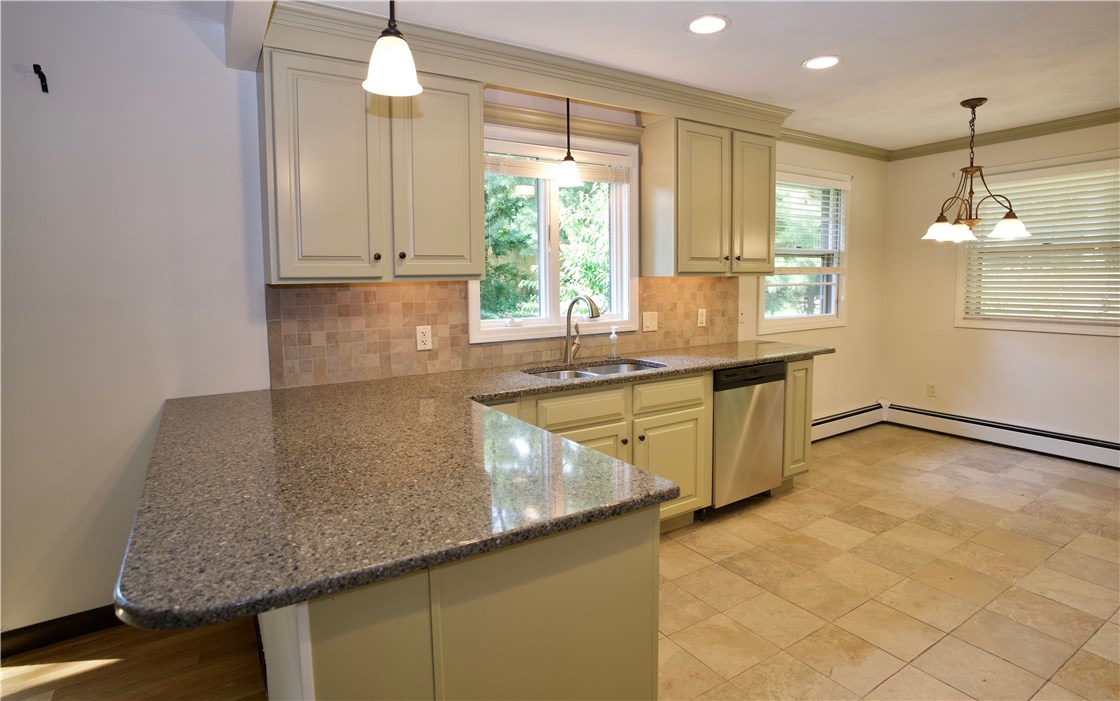 216 Cumberland Road Warwick, RI 02886 - Photo 3 of 17