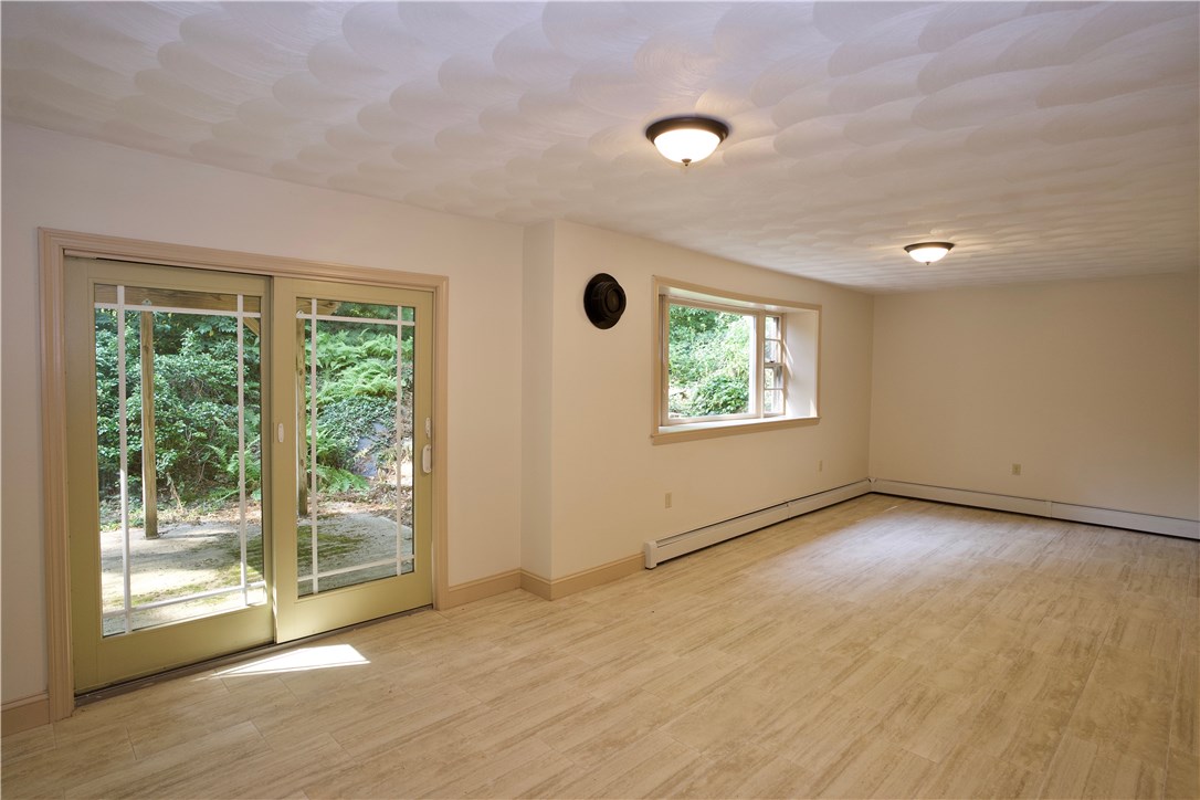 216 Cumberland Road Warwick, RI 02886 - Photo 8 of 17