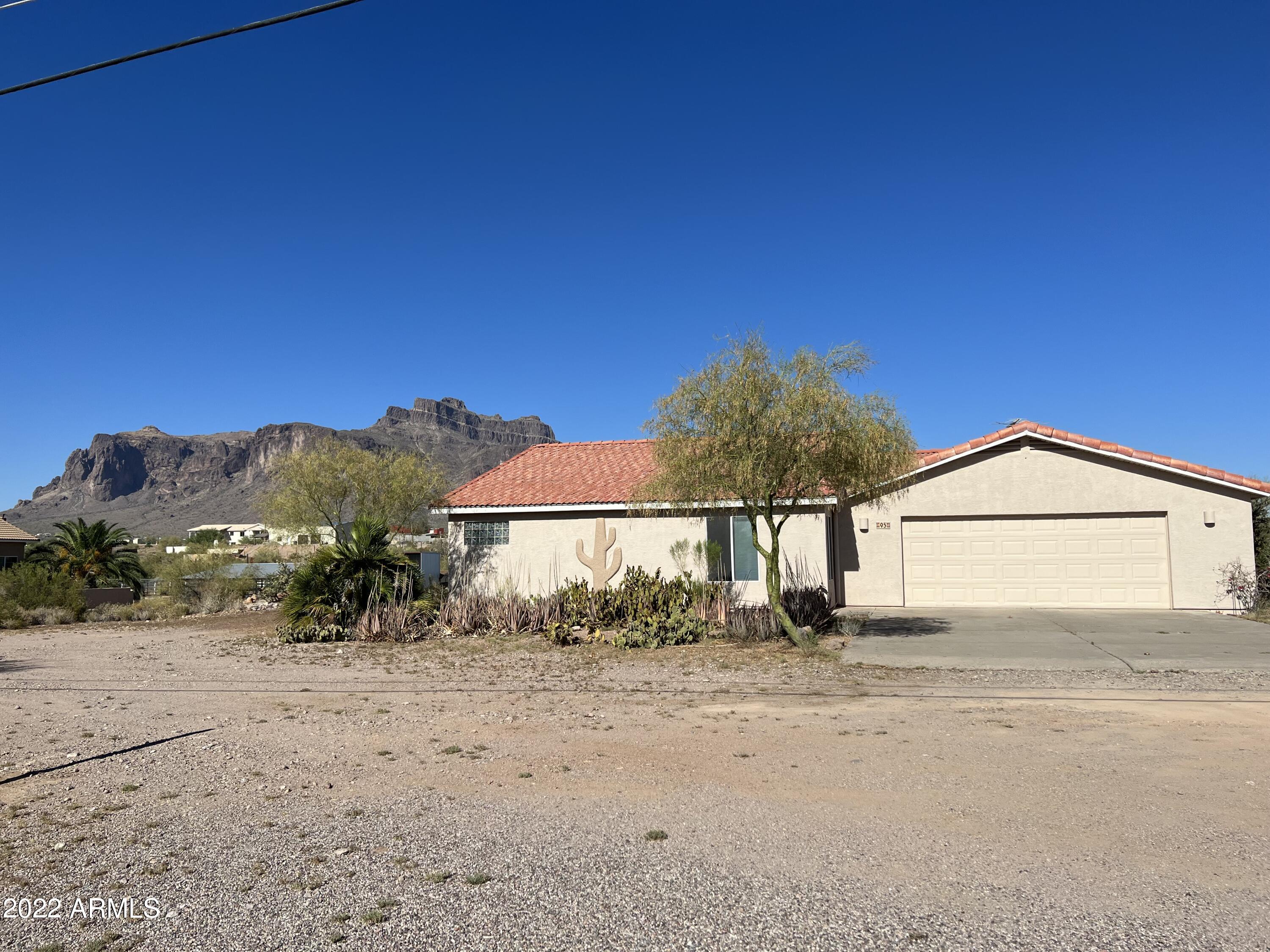 95 South Arroya Road Apache Junction, AZ 85119 - Photo 1 of 18 Front East