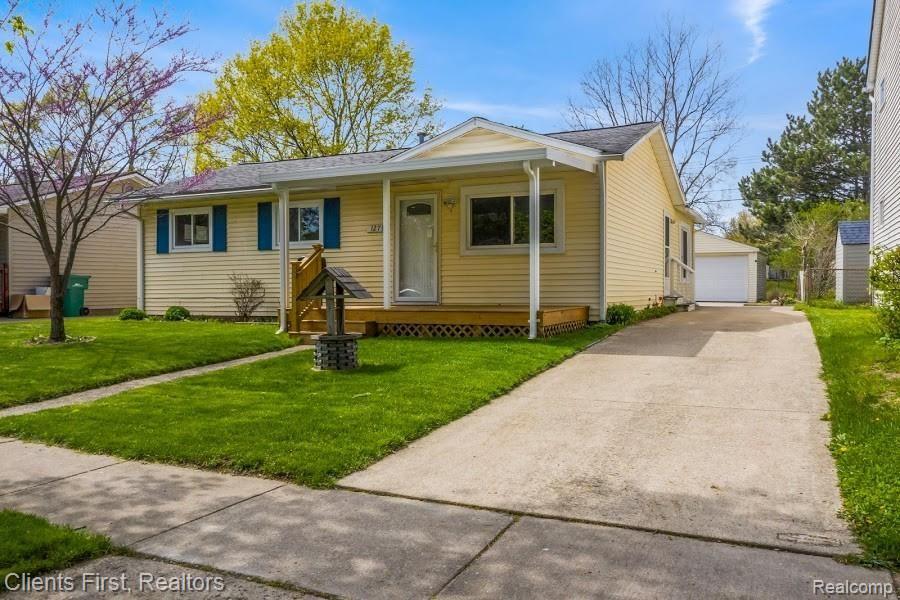 1275 Rambling Road Ypsilanti, MI 48198 - Photo 1 of 24 Front of house showing garage too.JPG
